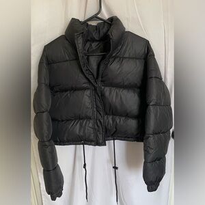 Black puffer jacket cropped